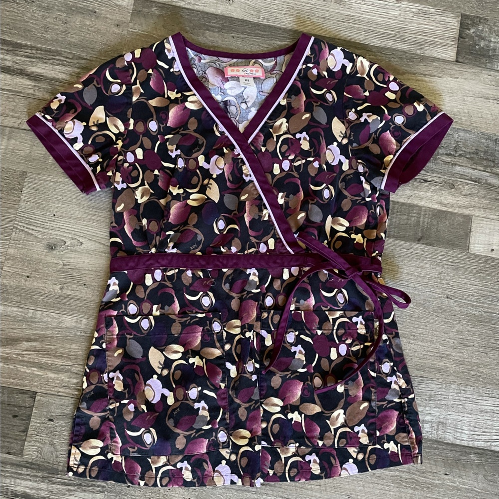 KOI scrub top